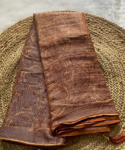 Chic Floral Print Saree